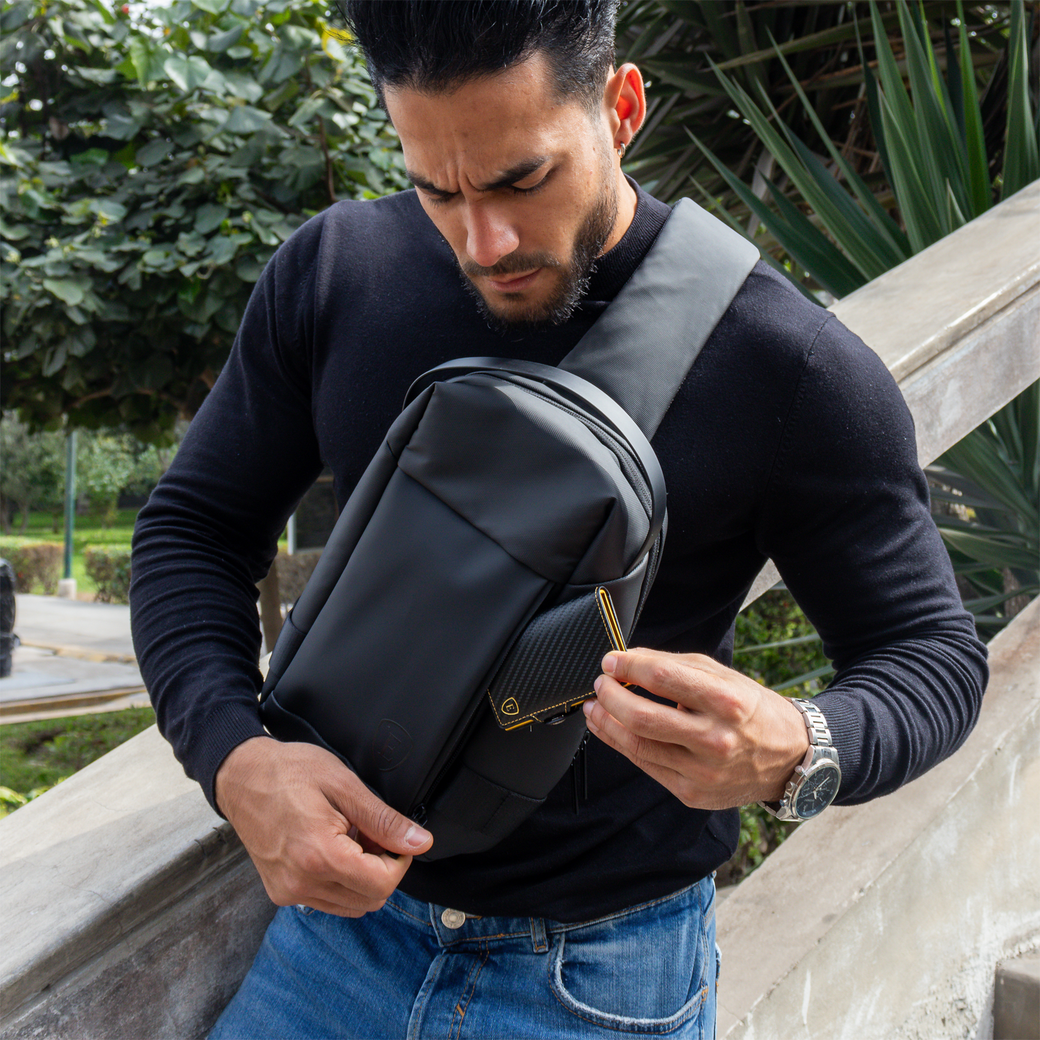 PREVENTA The Shoulder Bag